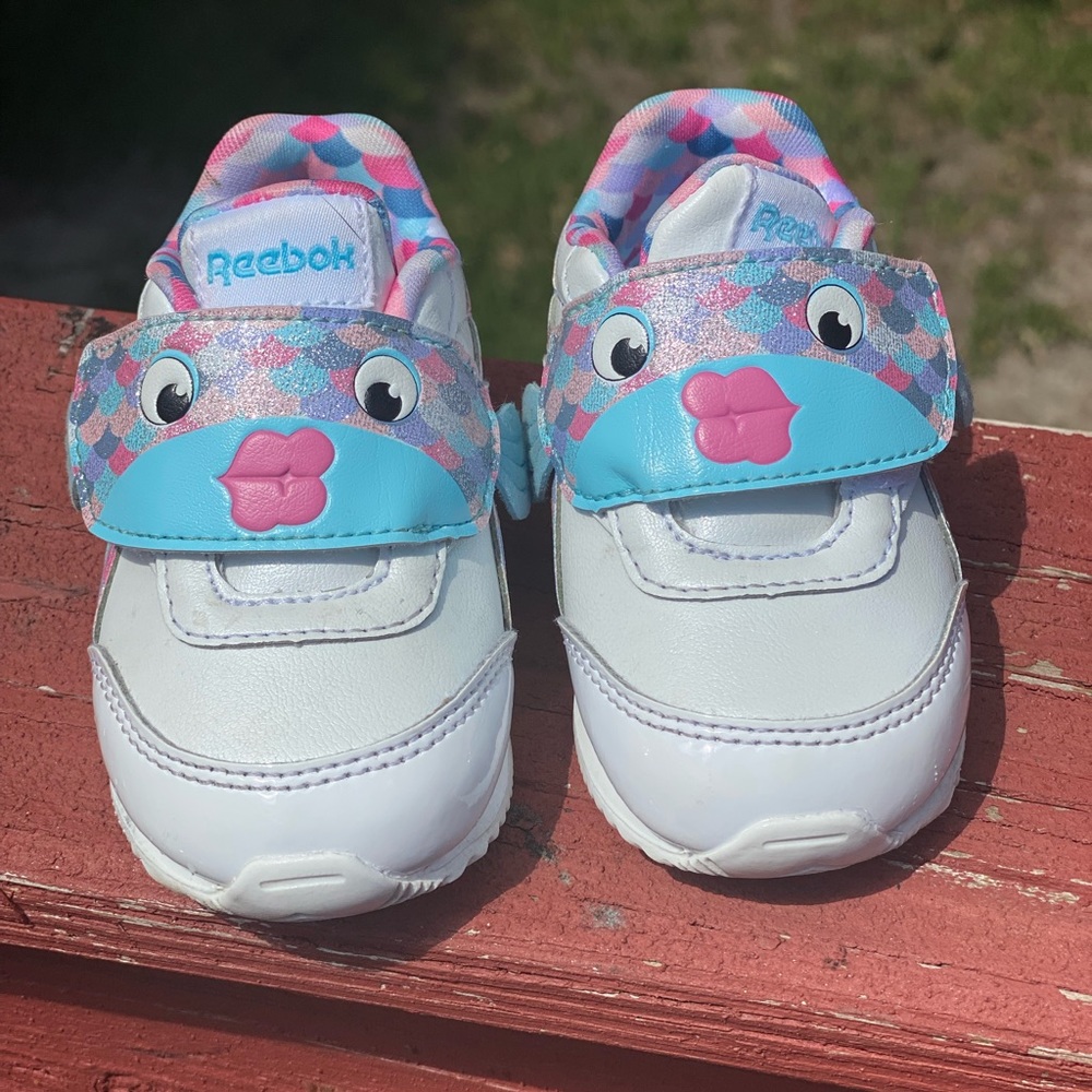 Reebok Rainbow Fish Royal Classic Jog 2 sneaker.